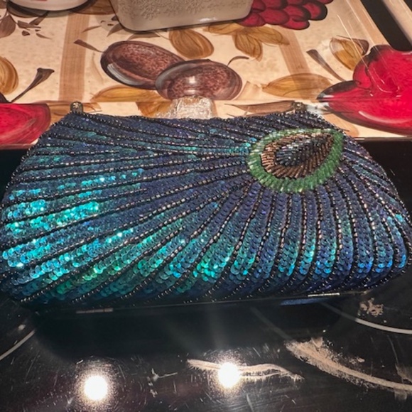 Stunning BRAND NEW NEVER USED Peacock Sequin Cocktail Purse! - Picture 13 of 16